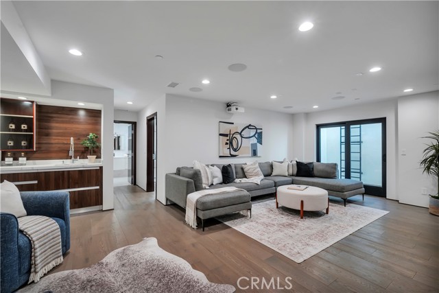 332 Avenue E, Redondo Beach, California 90277, 5 Bedrooms Bedrooms, ,6 BathroomsBathrooms,Residential,For Sale,Avenue E,SB26070979