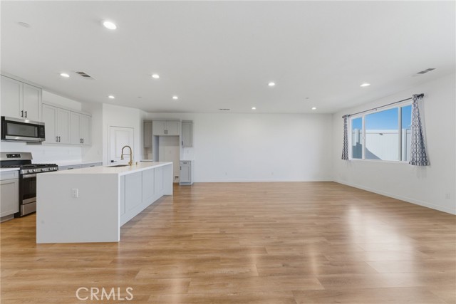 Detail Gallery Image 7 of 32 For 10710 Brookfield Dr, Riverside,  CA 92505 - 5 Beds | 3 Baths