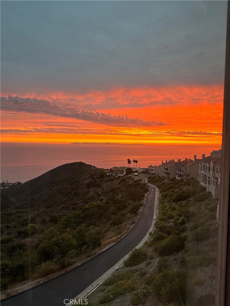 https://media.crmls.org/medias/41a56b3c-7344-48e4-baed-2575b66b6738.jpg?preset=X-Large