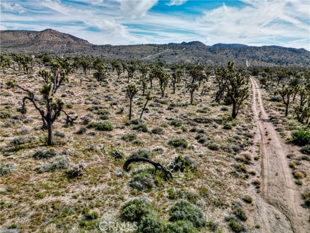 Detail Gallery Image 2 of 32 For 26 Vista Rd, Pioneertown,  CA 92356 - – Beds | – Baths