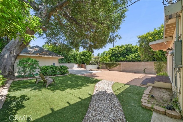 268 S Norton Avenue, Los Angeles CA: https://media.crmls.org/medias/41a5876d-eca1-47b0-806e-32ebcf03b00b.jpg