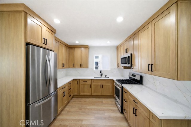 Detail Gallery Image 4 of 16 For 1106 W 74th St, Los Angeles,  CA 90044 - 7 Beds | 5 Baths