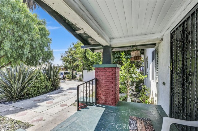 5725 5th Avenue, Los Angeles CA: https://media.crmls.org/medias/41a65076-3052-4182-bc6c-dd3084cda227.jpg