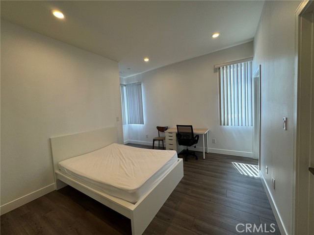 1737 1/2 Magnolia Avenue, Los Angeles CA: https://media.crmls.org/medias/41a6b504-da73-44ba-b9b0-2cbf35ac6586.jpg