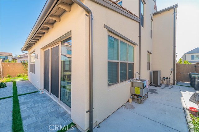 Detail Gallery Image 5 of 34 For 116 Imagination Trl, Irvine,  CA 92620 - 4 Beds | 3/1 Baths