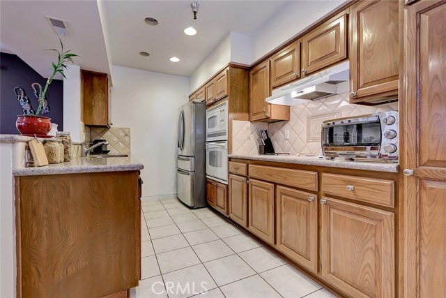 Bright and sunny kitchen