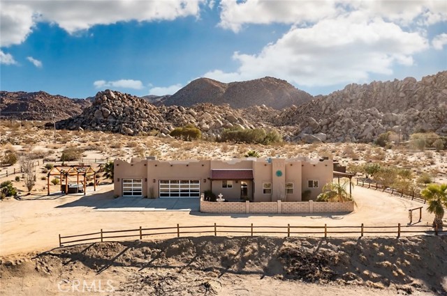 Detail Gallery Image 10 of 58 For 7030 Mile Square Rd, Joshua Tree,  CA 92252 - 3 Beds | 3 Baths