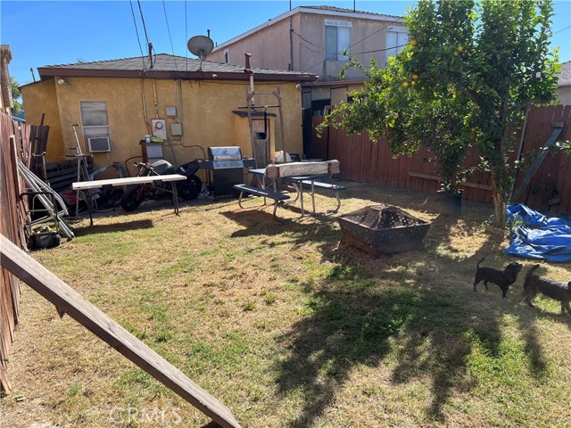 Detail Gallery Image 4 of 7 For 345 E 53rd, Long Beach,  CA 90805 - 2 Beds | 1 Baths