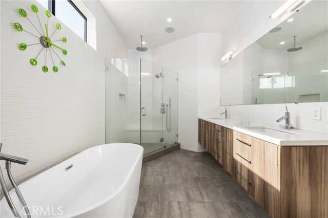 3660 Beethoven Street, Los Angeles CA: https://media.crmls.org/medias/41a84dc1-4fee-4883-ba83-5b9a915b7ef2.jpg