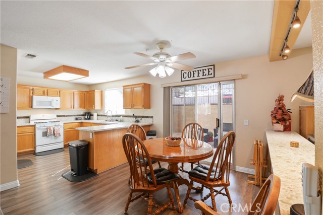 Detail Gallery Image 6 of 24 For 17049 La Vesu Rd., Fontana,  CA 92337 - 4 Beds | 2/1 Baths