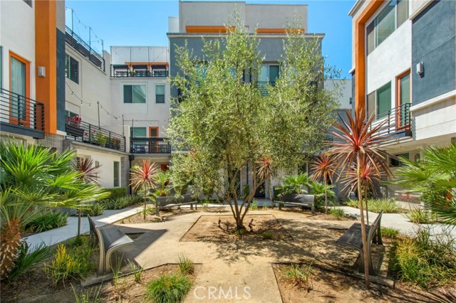 225 Elm Avenue, Long Beach CA: https://media.crmls.org/medias/41a90356-7b1e-484d-8eb2-02838280e731.jpg