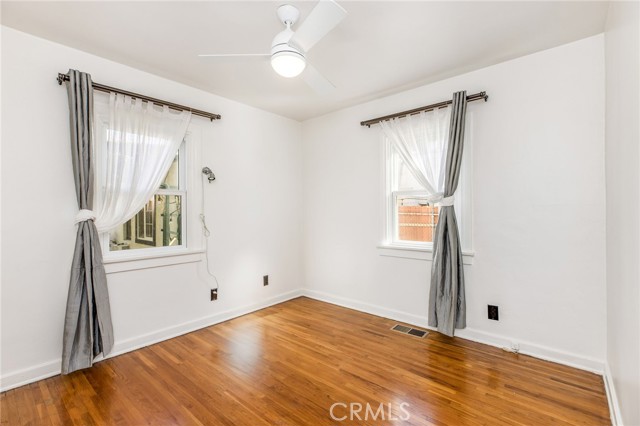 Detail Gallery Image 14 of 28 For 1323 5th St, Glendale,  CA 91201 - 2 Beds | 1 Baths