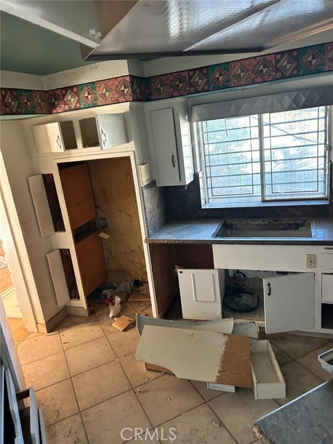 Detail Gallery Image 3 of 11 For 20572 Rancherias, Apple Valley,  CA 92307 - 6 Beds | 6 Baths