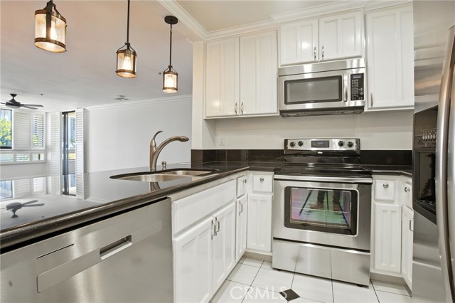 121 S Hope Street, Los Angeles CA: https://media.crmls.org/medias/41aaadd5-b109-461c-ace3-503c9d8f0012.jpg