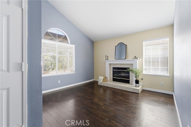 Detail Gallery Image 2 of 30 For 44919 Fenhold, Lancaster,  CA 93535 - 3 Beds | 2 Baths