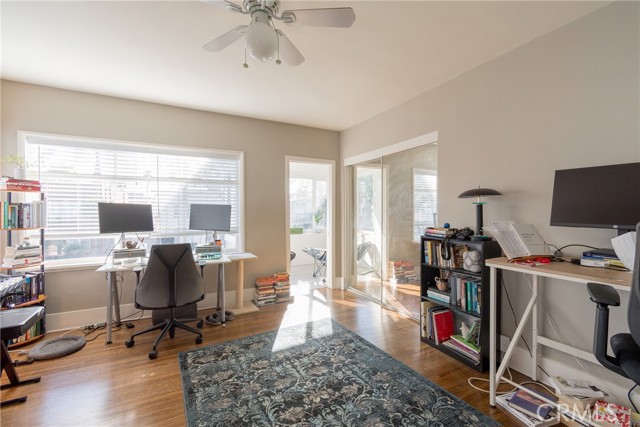 1517 E 1st Street, Long Beach CA: https://media.crmls.org/medias/41ab6385-1fb2-4250-ba7f-213978318348.jpg