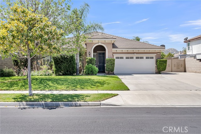 Detail Gallery Image 3 of 39 For 16569 Sugar Ln, Fontana,  CA 92337 - 4 Beds | 2/1 Baths
