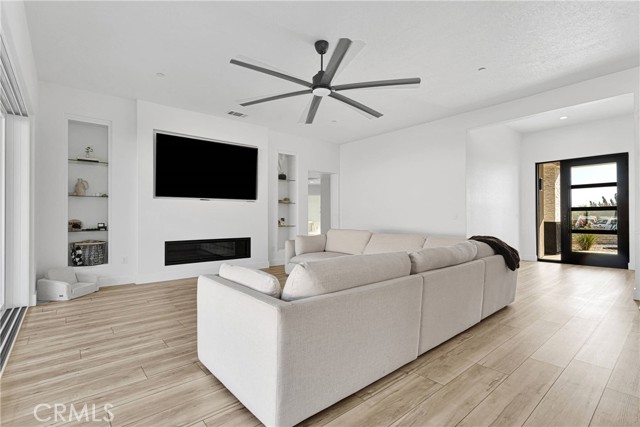 Detail Gallery Image 7 of 47 For 16383 Ridge View Dr, Apple Valley,  CA 92307 - 4 Beds | 2/1 Baths