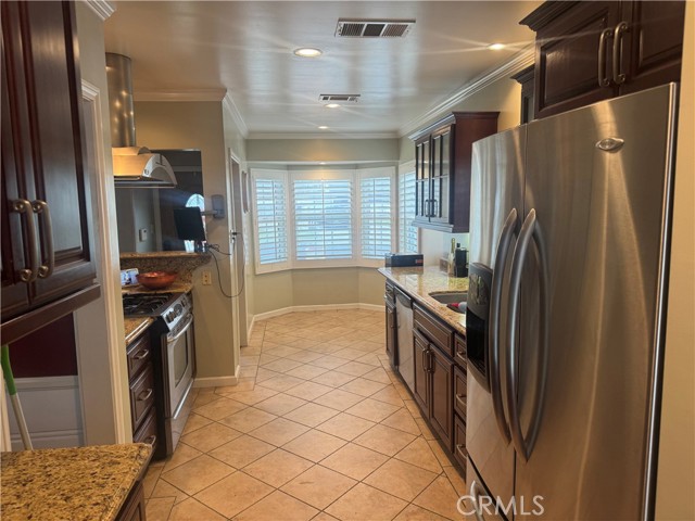 Detail Gallery Image 4 of 11 For 9646 Maple St, Bellflower,  CA 90706 - 3 Beds | 1/1 Baths