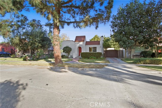 911 Lowell Street, Santa Ana, California 92703, 4 Bedrooms Bedrooms, ,2 BathroomsBathrooms,Single Family Residence,For Sale,Lowell,CV24236008