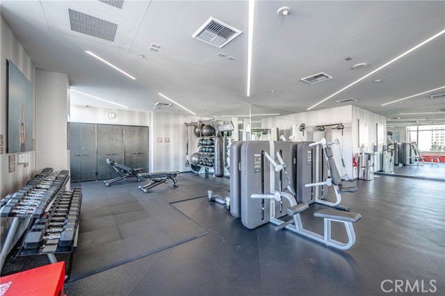 1050 S Grand Avenue, Los Angeles CA: https://media.crmls.org/medias/41abfc2e-8a68-4ada-9d8f-b85b670a2921.jpg