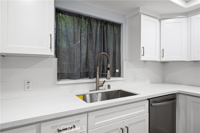 4259 Fulton Avenue, Sherman Oaks CA: https://media.crmls.org/medias/41ac4301-26f2-4a1b-b7fc-1385db83d484.jpg