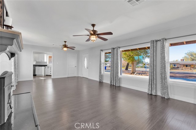 14573 Gayhead, Apple Valley CA: https://media.crmls.org/medias/41acb6ab-a605-4d3f-8005-67c78184aa27.jpg