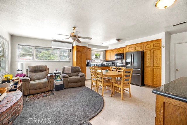 Detail Gallery Image 8 of 31 For 2243 N Nutmeg St, Escondido,  CA 92026 - 3 Beds | 2 Baths
