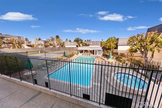 Detail Gallery Image 9 of 12 For 18550 Hatteras St #91,  Tarzana,  CA 91356 - 2 Beds | 2/1 Baths