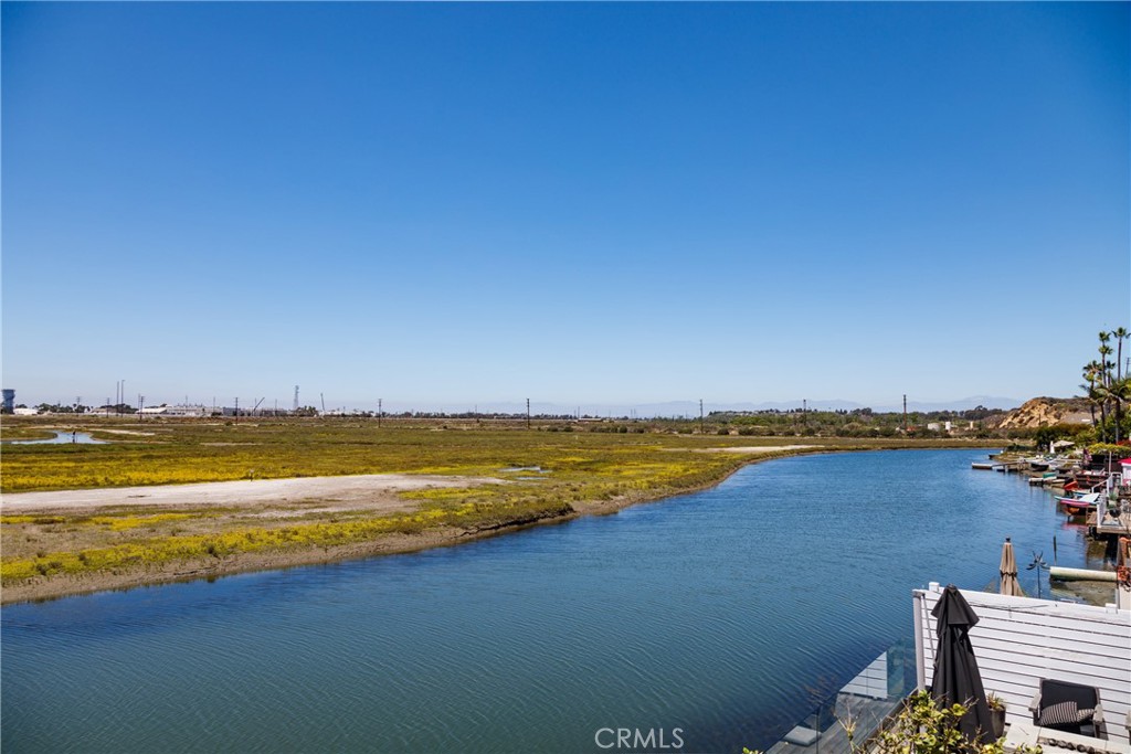 41ad7ef6 0e83 401b 8171 80413a4bf5ea