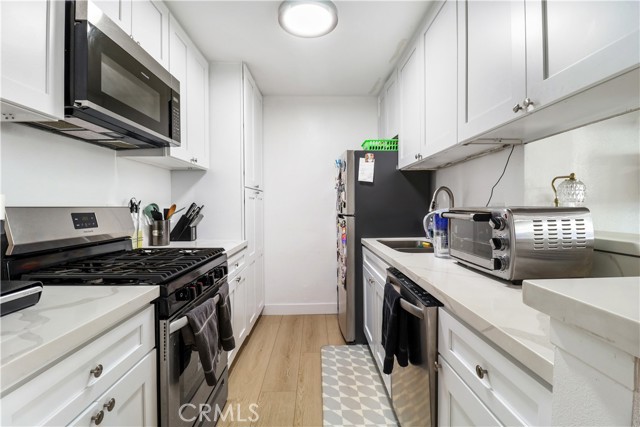 Detail Gallery Image 10 of 32 For 5700 Etiwanda Ave #105,  Tarzana,  CA 91356 - 3 Beds | 2 Baths