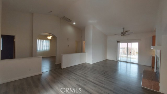 Detail Gallery Image 8 of 26 For 16132 Dunning Way, Victorville,  CA 92395 - 4 Beds | 2 Baths