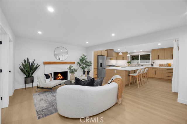 Detail Gallery Image 9 of 33 For 20942 Queens Park, Huntington Beach,  CA 92646 - 5 Beds | 3 Baths