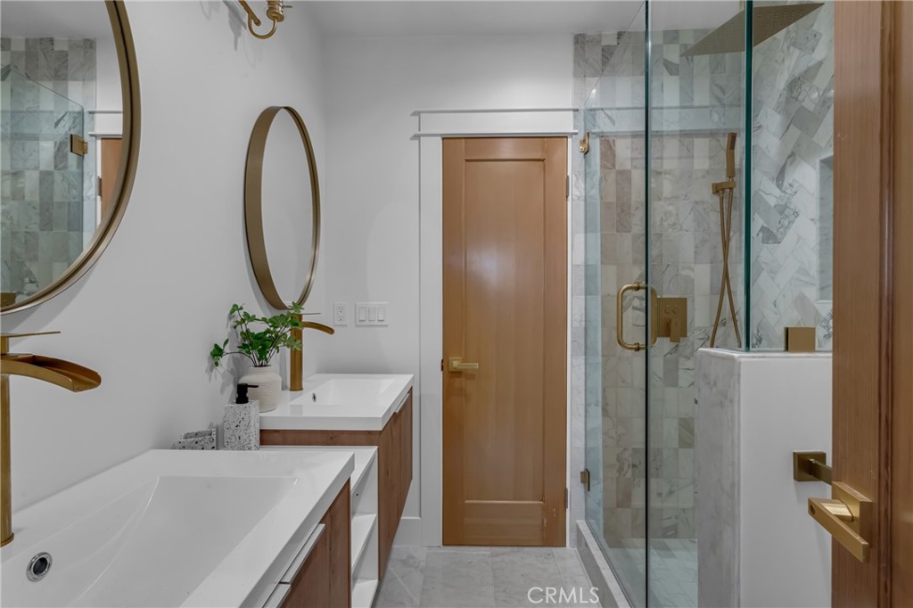 https://media.crmls.org/medias/41b07c77-52cc-4171-b135-43cdc3a606e7.jpg?preset=X-Large