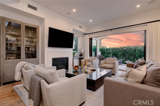 665 19th Street, Manhattan Beach, California 90266, 5 Bedrooms Bedrooms, ,7 BathroomsBathrooms,Residential,Sold,19th,SB22011803