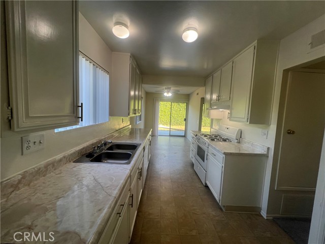 Detail Gallery Image 6 of 13 For 12123 Eastman, Cerritos,  CA 90703 - 3 Beds | 2 Baths