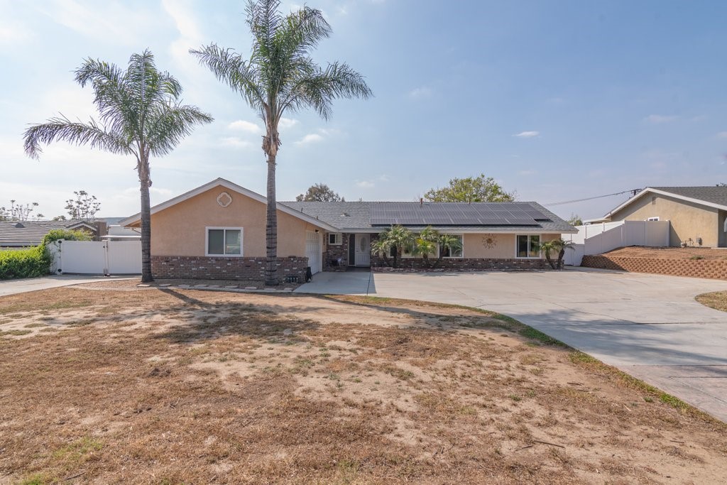 Detail Gallery Image 1 of 32 For 7655 Lakeside Dr, Jurupa Valley,  CA 92509 - 5 Beds | 2/1 Baths