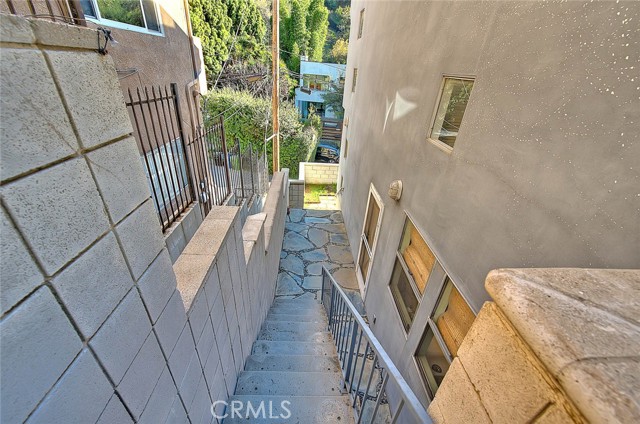 Detail Gallery Image 67 of 69 For 6423 Deep Dell, Hollywood,  CA 90068 - 3 Beds | 2/1 Baths