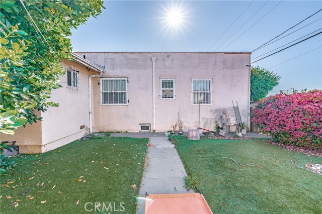 6200 Cimarron Street, Los Angeles, California 90047, 3 Bedrooms Bedrooms, ,2 BathroomsBathrooms,Single Family Residence,For Sale,Cimarron,DW24118390