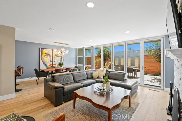 4062 Aladdin Drive, Huntington Beach CA: https://media.crmls.org/medias/41b28f3f-4d8c-4b10-90ea-7a4fec296d2d.jpg