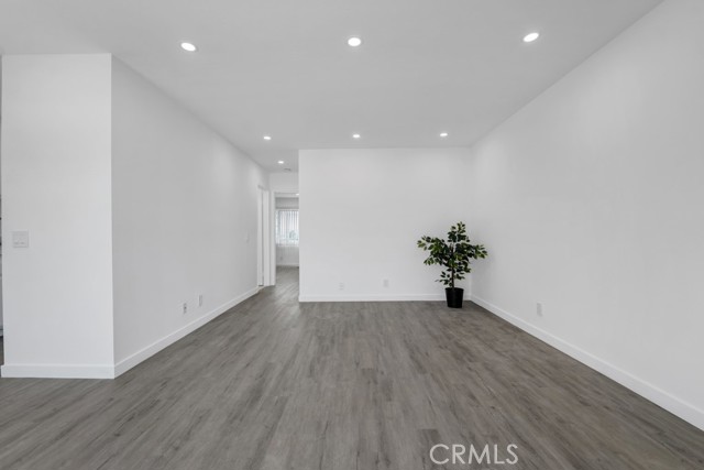 Detail Gallery Image 6 of 14 For 20930 Parthenia St #206,  Canoga Park,  CA 91304 - 1 Beds | 1 Baths