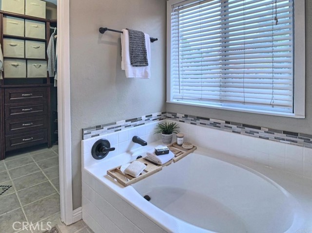 1242 Avenida Amistad, San Marcos CA: https://media.crmls.org/medias/41b2a2b7-3811-4f46-98f4-bc81c16d894e.jpg