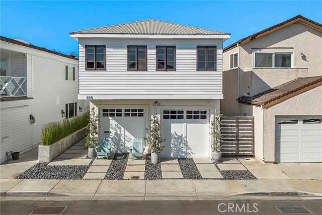 Detail Gallery Image 2 of 45 For 235 Canal St, Newport Beach,  CA 92663 - 4 Beds | 3/1 Baths