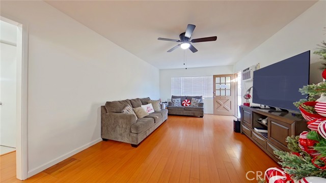 711 W Wilson, Glendale CA: https://media.crmls.org/medias/41b3d8d8-d2d0-4618-a172-549b6e4f2757.jpg