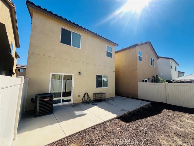 Detail Gallery Image 10 of 13 For 12833 Breccia Way, Moreno Valley,  CA 92555 - 3 Beds | 2/1 Baths