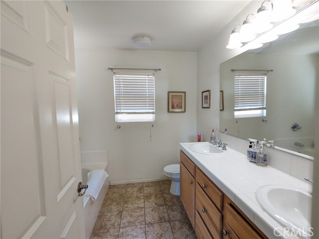 Detail Gallery Image 10 of 15 For 15721 Cobalt St #113,  Sylmar,  CA 91342 - 3 Beds | 2/1 Baths