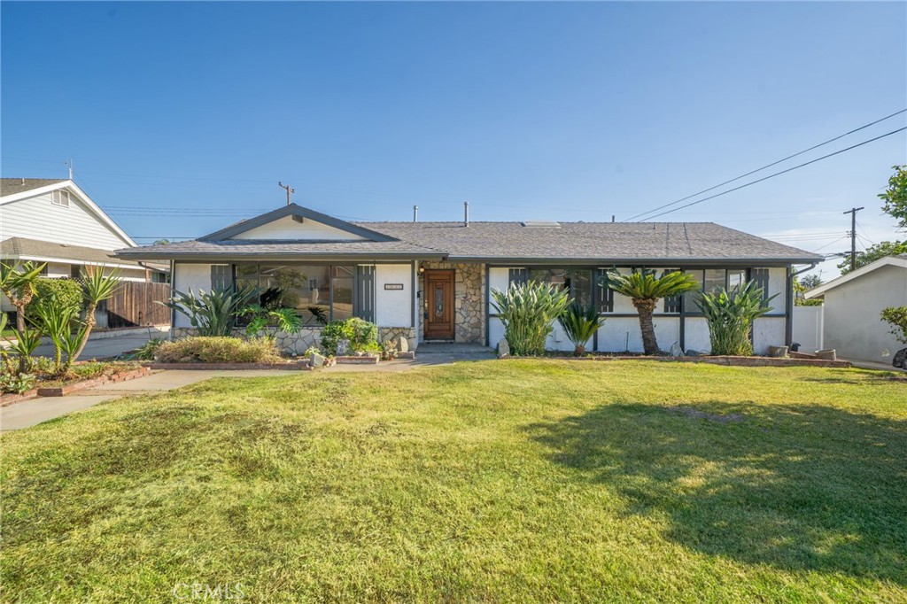 1032 E Buckboard