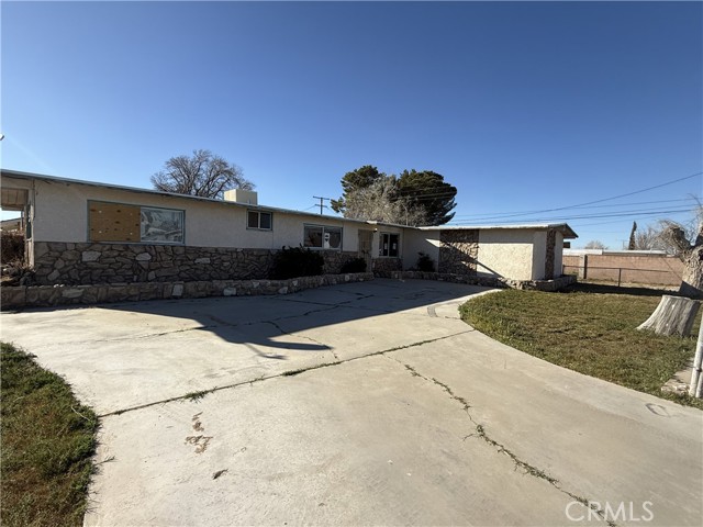 Detail Gallery Image 2 of 17 For 12401 El Mirage St, Boron,  CA 93516 - 4 Beds | 2 Baths