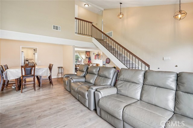 Detail Gallery Image 8 of 23 For 1069 N Darfield Ave, Covina,  CA 91724 - 4 Beds | 2/1 Baths