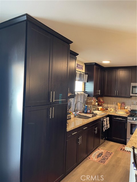 Detail Gallery Image 4 of 15 For 110 Main, Piru,  CA 93040 - 3 Beds | 3 Baths